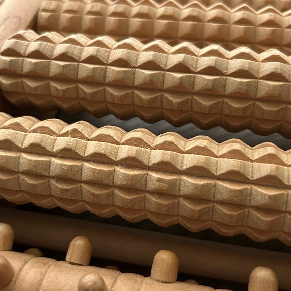 Theraflow Wooden Foot Massager Roller-Perfect Condition! - Picture 2 of 5